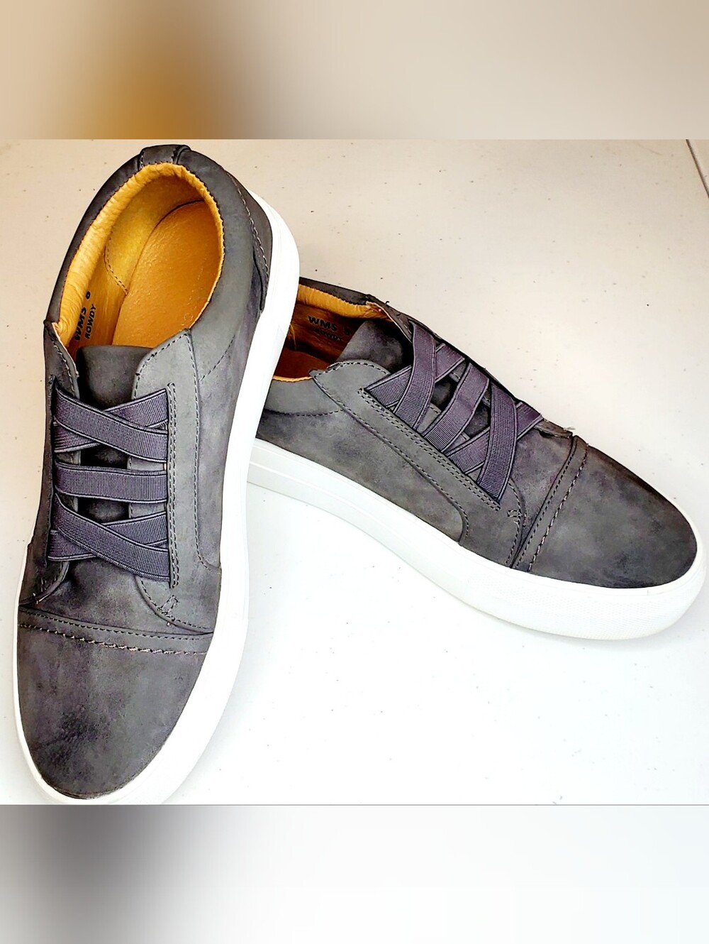 Women’s Low Top Sneaker Report Rowdy Size 8 Elastic Laceup Gray Faux Suede